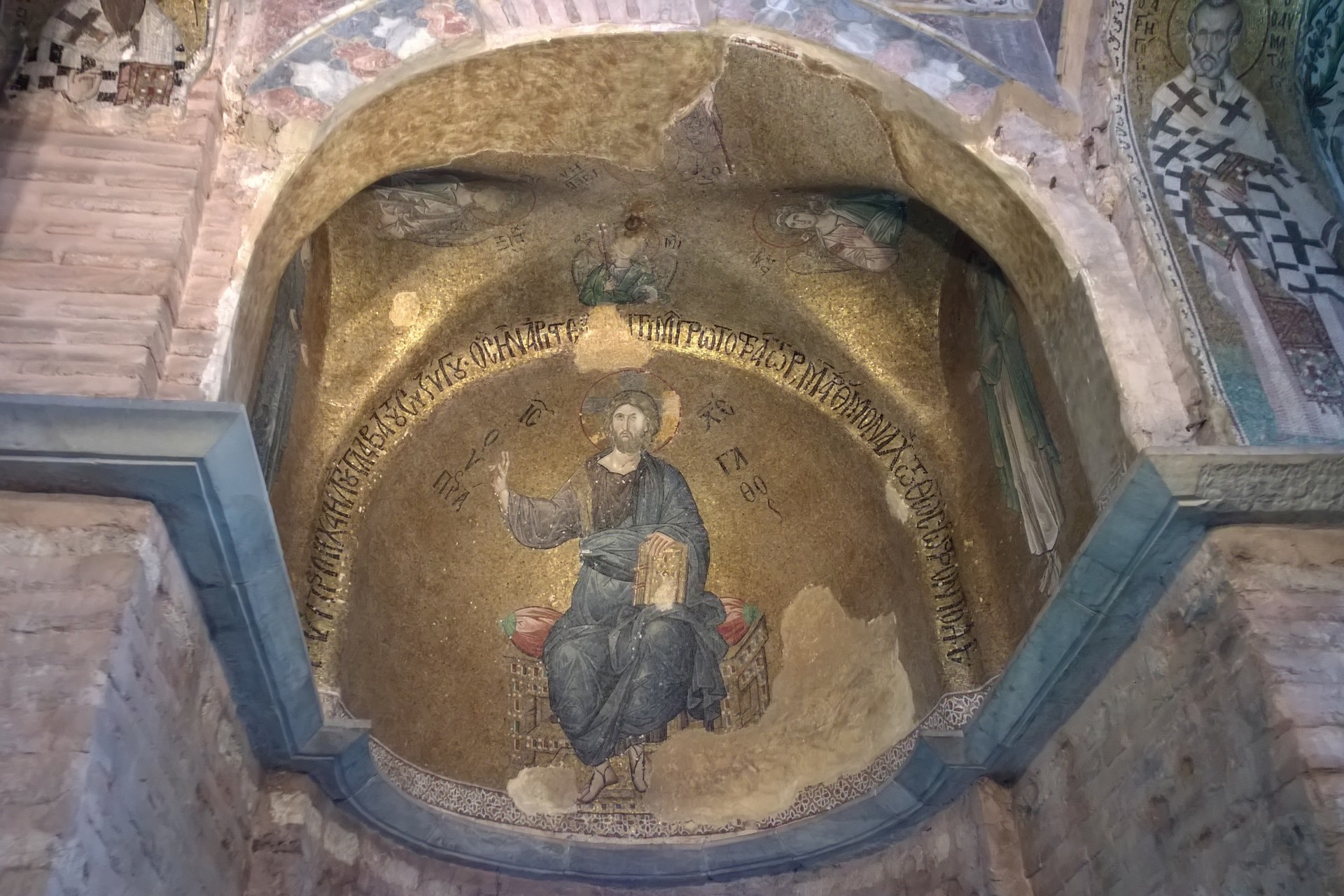Byzantijnse Mozaïek van Christus Pantocrator, Zittend Op Een Troon, Pammakartistos Kerk In Istanbul, Turkije